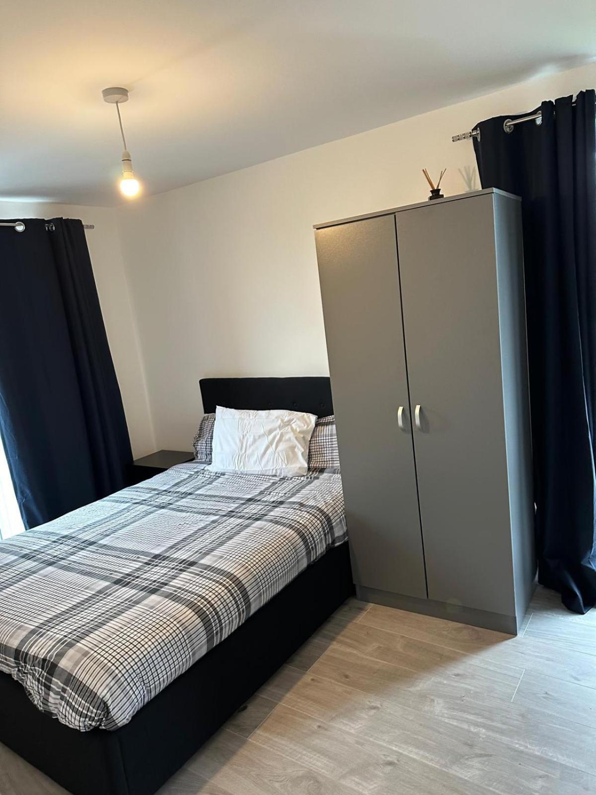 Lush King Ensuite In A Shared Home 맨체스터 외부 사진