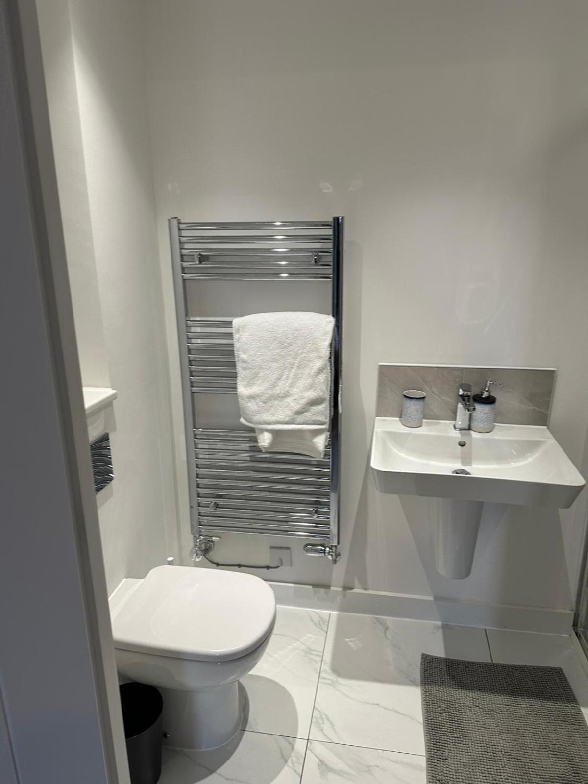 Lush King Ensuite In A Shared Home 맨체스터 외부 사진