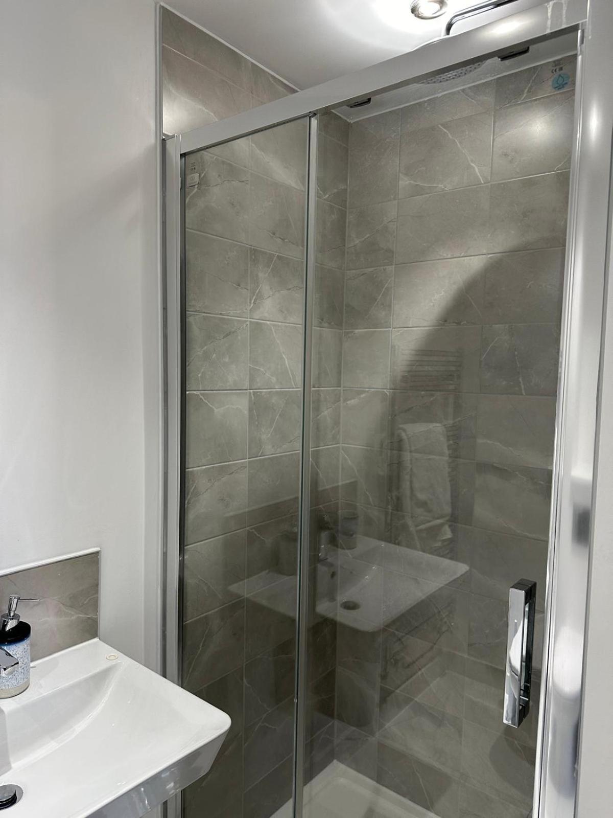 Lush King Ensuite In A Shared Home 맨체스터 외부 사진